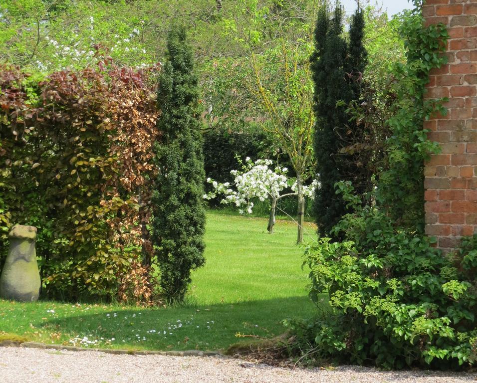 Rock Farm Bed and Breakfast Tarporley Esterno foto